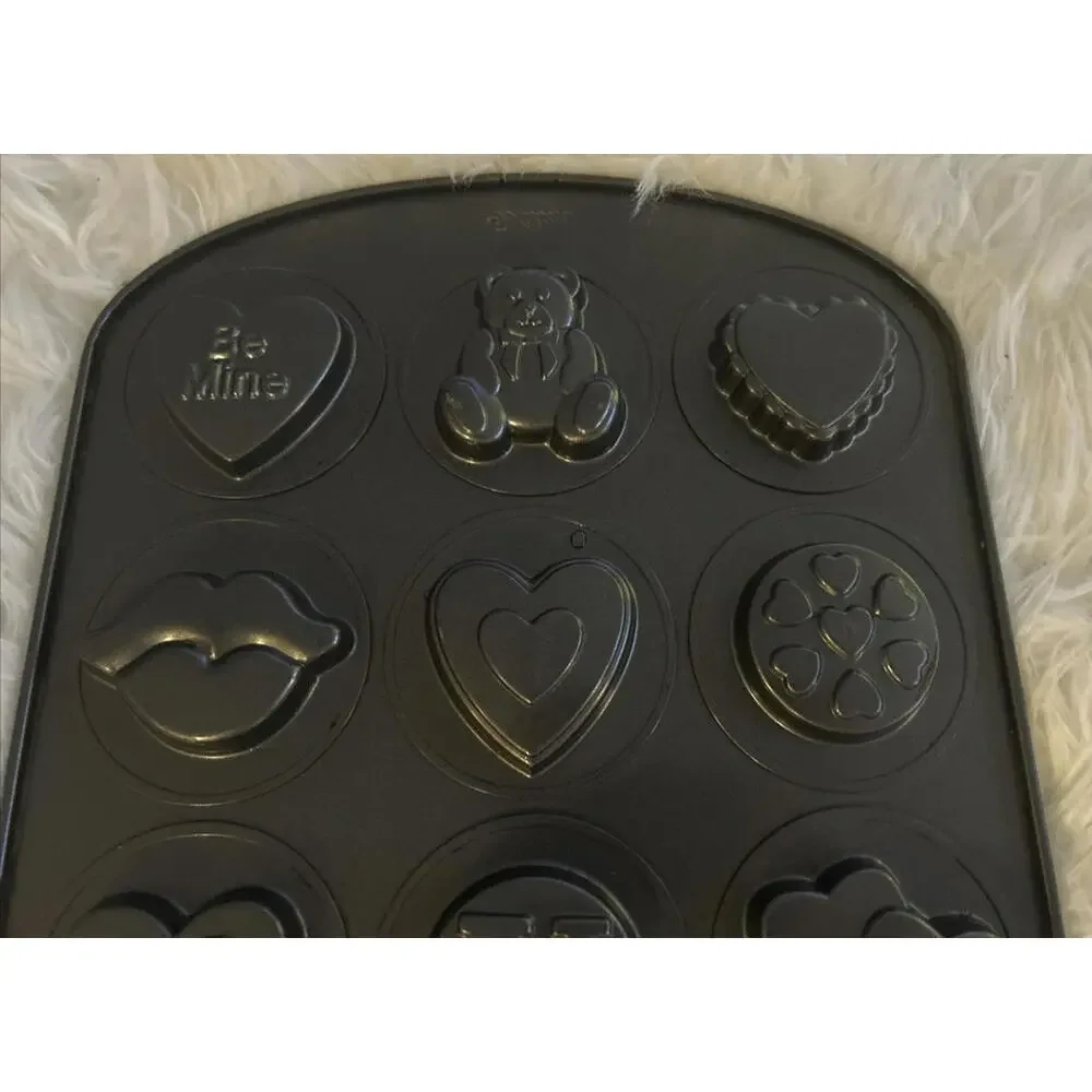 Wilton ValentineNon-Stick Cookie Candy Baking Pan Mold 16
